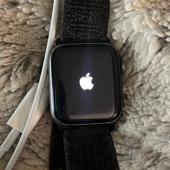 Apple Smartwatch with Black Band Nike 5 s - Picture 1 of 2